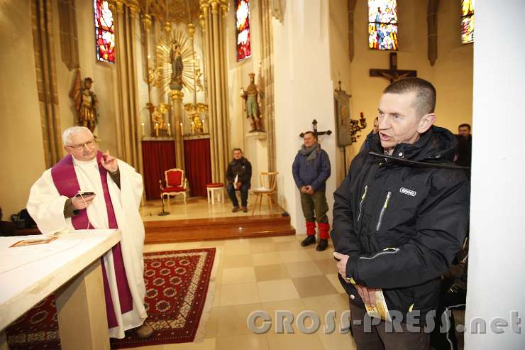 2016.03.12_08.00.59.jpg - Franjo übersetzt auf Kroatisch.