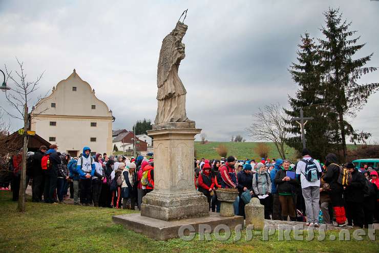 2016.03.12_08.49.56.jpg - 2. Station: bei der Statue des Hl. Johannes Nepomuk in Klement.