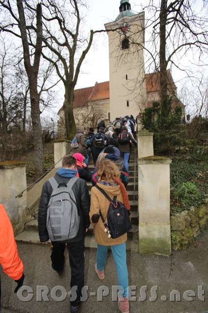 2016.03.13_12.01.51.JPG - 13. Station:  Pfarrkirche zum Hl.Leonhard in Oberstinkenbrunn.