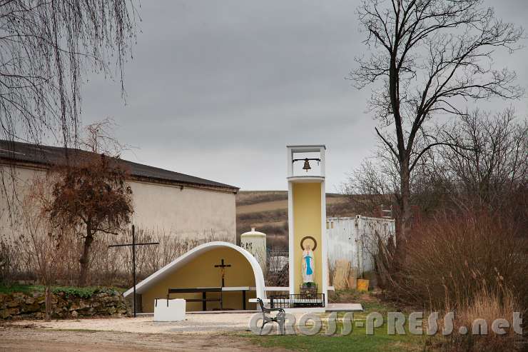 2016.03.13_13.26.37.JPG - Kleine moderne offene Marienkapelle.