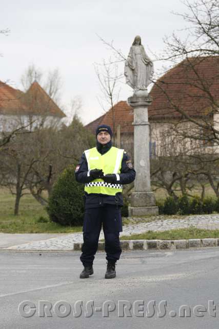 2016.03.13_14.01.06.JPG - Polizist und Muttergottes