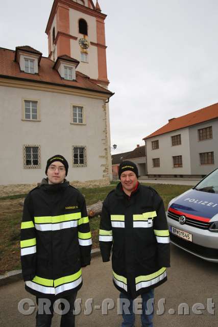 2016.03.13_14.12.41.JPG - Auch die Feuerwehr war im Einsatz für die Pilger.