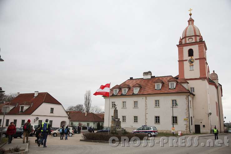 2016.03.13_14.18.21.JPG - 14. Station:  Wallfahrts-, Pfarr- und Klosterkirche Maria Geburt in Maria Roggendorf.