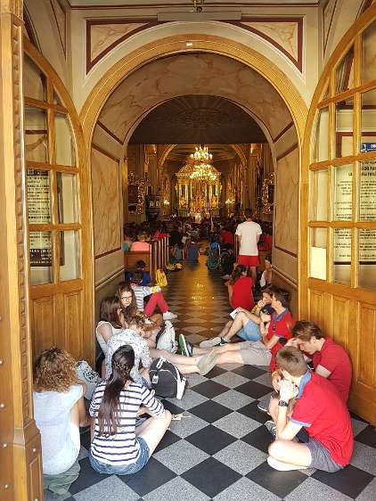 WeltJugendTag Krakau 2016 So wie diese Pfarrkirche in Wieliszka waren alle Kirchen in Krakau eine Woche lang voll, vom Eingang ...