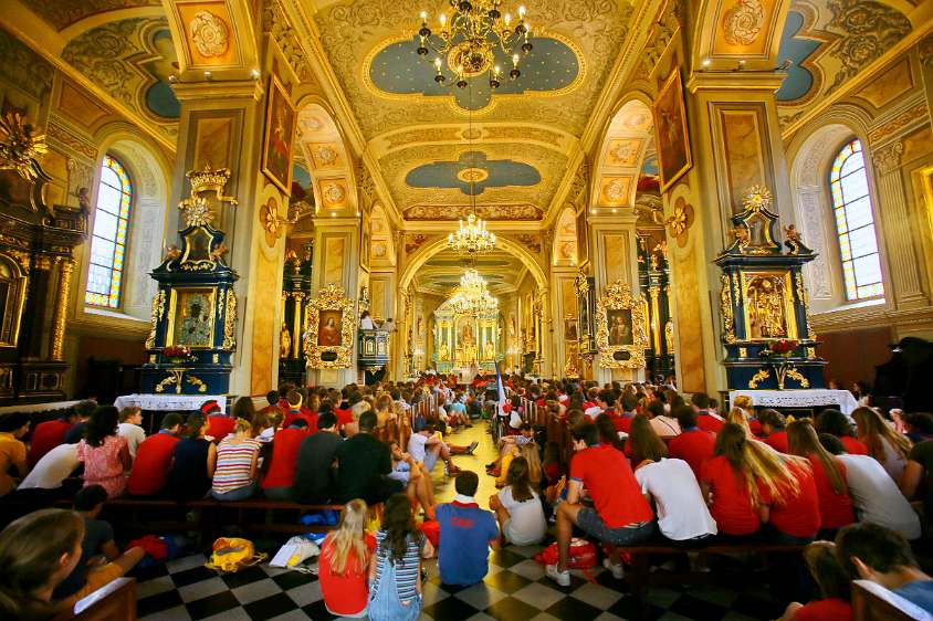 WeltJugendTag Krakau 2016 ... durch das Kirchenschiff, ...