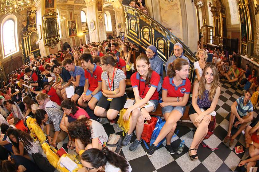 WeltJugendTag Krakau 2016 ... bis zum letzten Platz, so wie in der Pfarrkirche Wieliczka, "belagert" von Jugendlichen aus Paris von Cort&Passy .