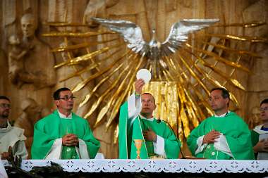 JungendMesse in der Kirche der hl.Familie. - Hl. Mass for pilgrims in the church of Holy Family. (30. July)