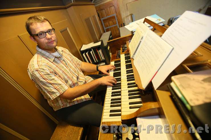 2016.09.03_14.34.14.JPG - Organist