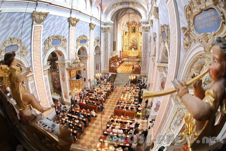 2016.09.17_15.16.37.JPG - Engel tanzen und musizieren am Chor: Blick in die Göttweiger Stiftskirche.