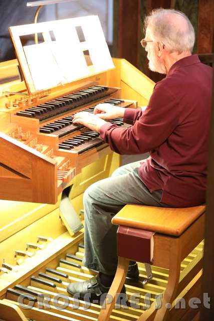 2016.09.17_15.20.08.JPG - Organist