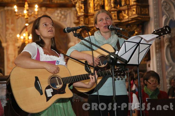 2016.09.17_15.37.09.JPG - Maria Kotsis und Barbara Ruml sind nicht nur Super-Moderatorinnen, sondern ebensolche Sängerinnen.