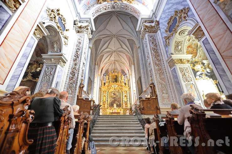 2016.09.17_16.18.21.JPG - Anbetung in der Stiftskirche der Benediktinerabtei Göttweig.