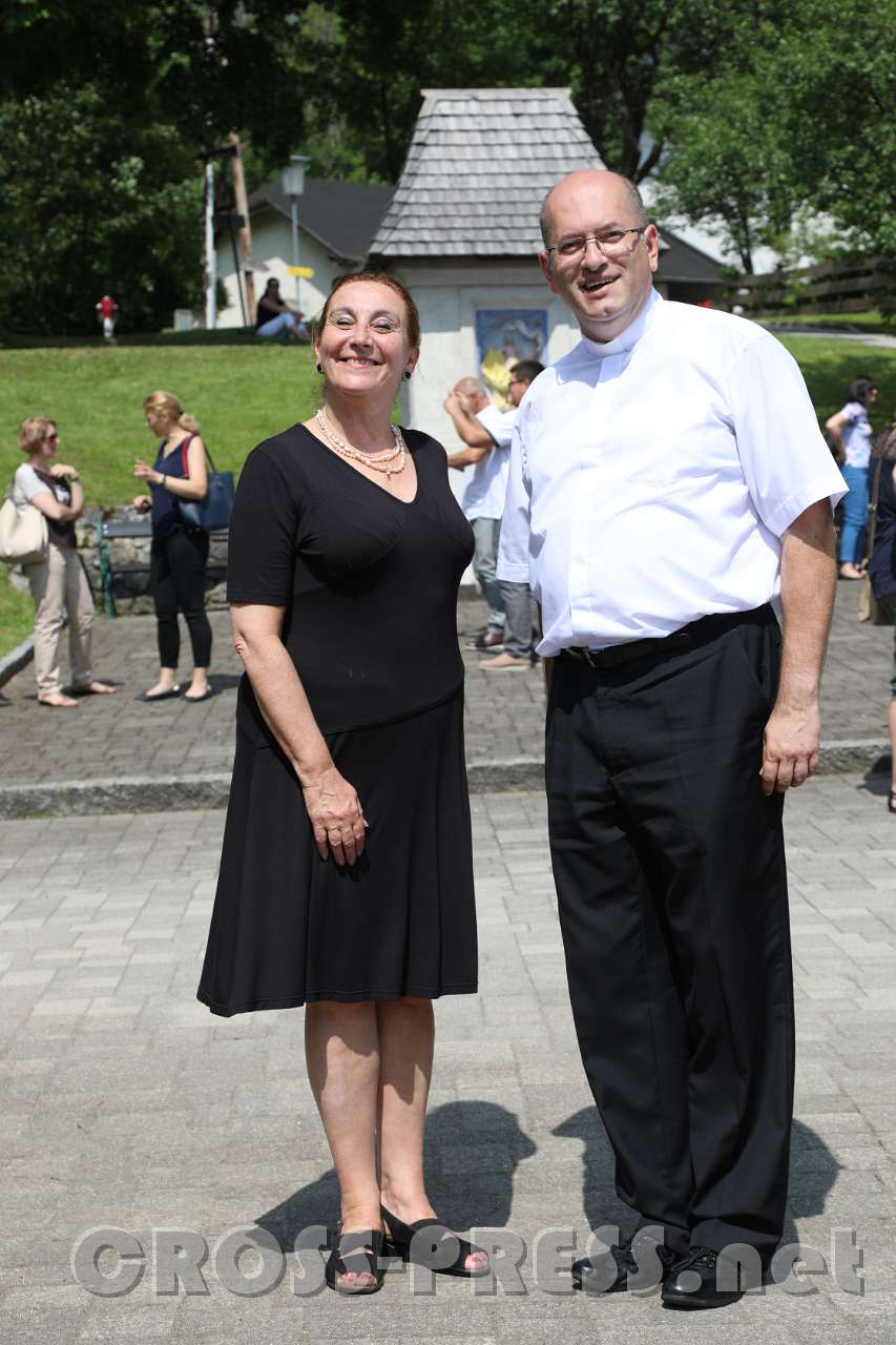 2017.06.24_15.25.15.jpg - Die kroatische Generalkonsulin, Dr. Vesna Cvjetković, mit dem Leiter der kroatischen Auslandsseelsorge, Hw. Dr. Tomislav Markić.