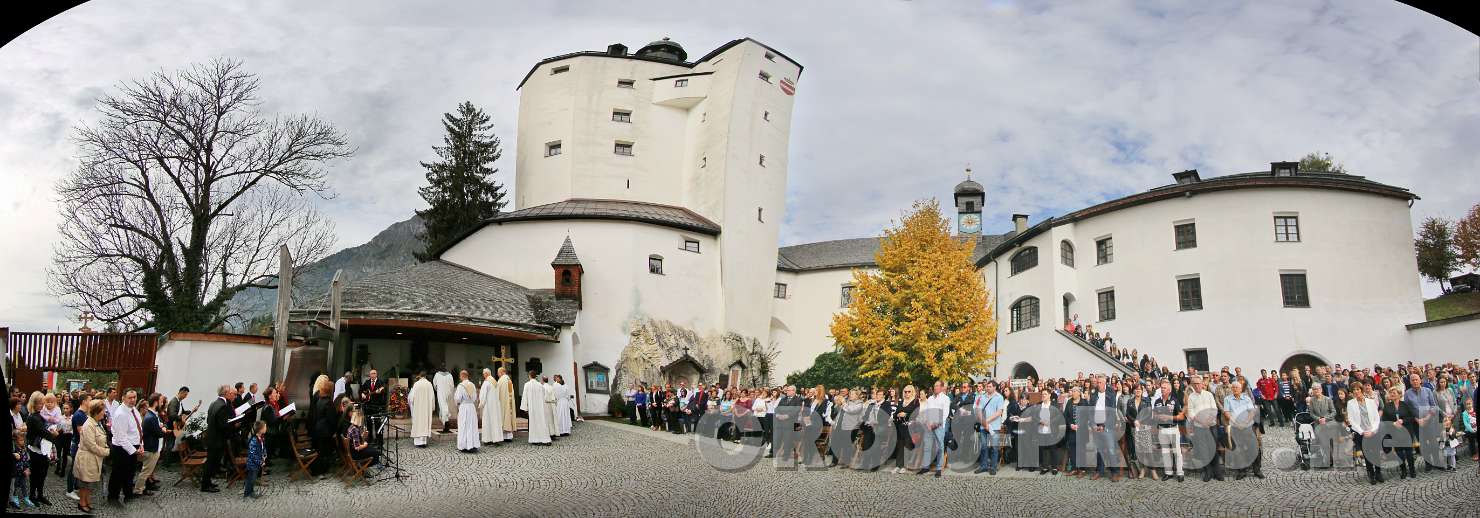 2017.09.30_15.00.07_01_2017.09.30_15.00.26-2 images.jpg - Panorama im Burghof von Mariastein.