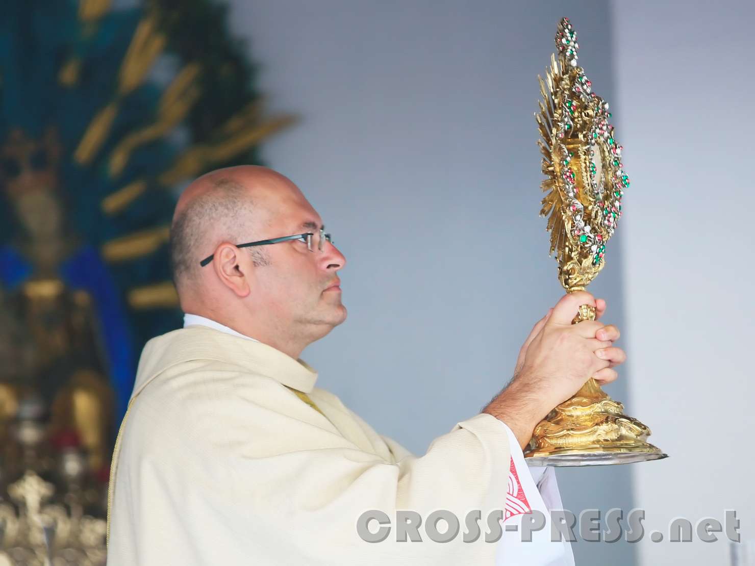 2017.09.30_16.26.35_01_c2.jpg - Eucharistischer Segen durch Hw. Tomislav Markić, Leiter der kroatischen Auslandseelsorge.