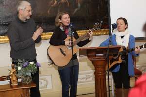 Radio Maria - VertiefungsTag Lobpreis, geleitet von Programmdirektor Andreas Schätzle, Barbara Ruml und Maria Kotsis.