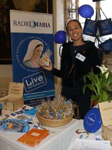 Radio Maria - VisionsTag Lilli am Promotion-Tisch.