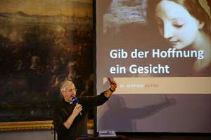 Radio Maria - VisionsTag Programmdirektor Schätzle kündigt den Impuls von Dr. Reinhard Pichler an zum Thema: