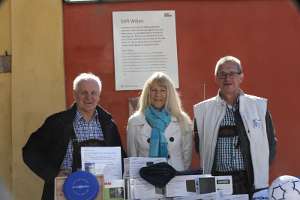 2019.03.23_11.00.59 Bernhard, Aurelia und Andreas betreuen die Promotion-Tische.