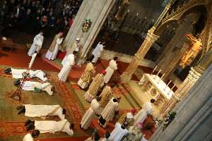 PriesterWeihe mit EB Gänswein in Hl.Kreuz