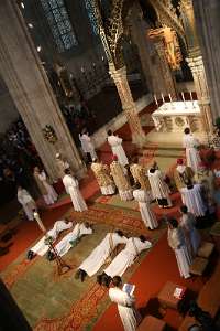 PriesterWeihe mit EB Gänswein in Hl.Kreuz