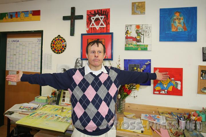 2010.03.31_10.48.38.jpg - Andreas kann nicht gut reden, aber er drckt seine Gefhle durch seine Bilder und manchmal Gesten aus.   Das heit: "Gottes Liebe ist so gro" und "So war der arme Jesus am Kreuz".