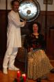 06.12.16_022 Gong-Musiker Christian Dangl, Schauspielerin Maria Lassl