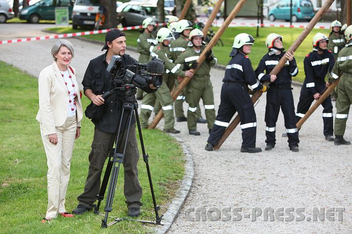 2010.04.30_17.31.42.jpg - Hermine Buchegger von der Niedersterreich-Werbung als Disponentin mit "ihrem" Kameramann Paul Hien vom Bayerischen Fernsehen, der fr die Serie "Schlemmerreise" drehte.