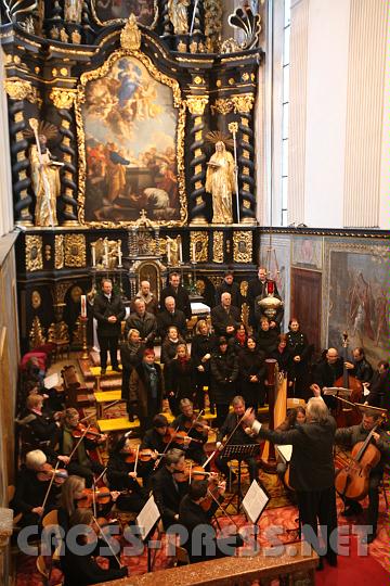 2010.12.19_16.40.20.jpg - Kammerchor "Cantus Hilaris" und Kammerorchester "Musica Spontana" unter der Leitung von Anton Steingruber.