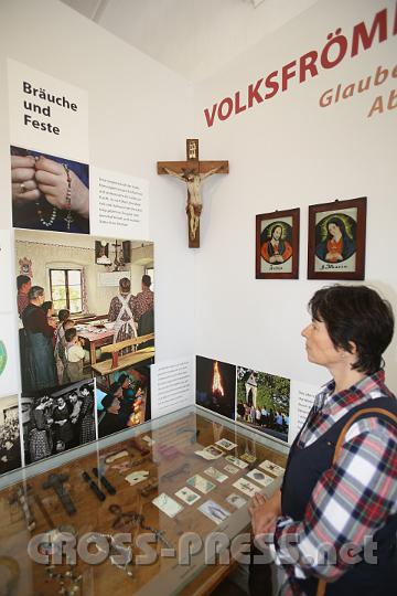 2012.05.23_12.41.41.jpg - Glaube und Frömmigeit sind natürlich Schwerpunkte bei der Ausstellung.