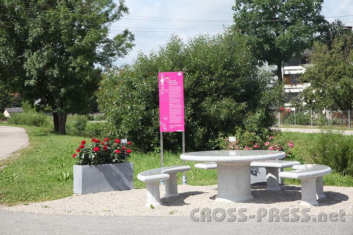 2012.06.21_10.12.39.jpg - Einige Stationen des Rosenweges sind sehr gemütlich und laden zum Verweilen ein.