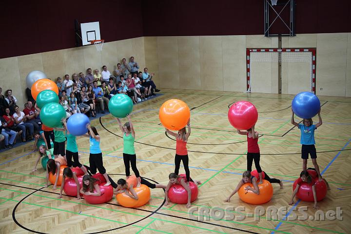 2012.06.23_10.16.23.jpg - Die großen bunten Kugeln sehen wirklich cool aus!  :)