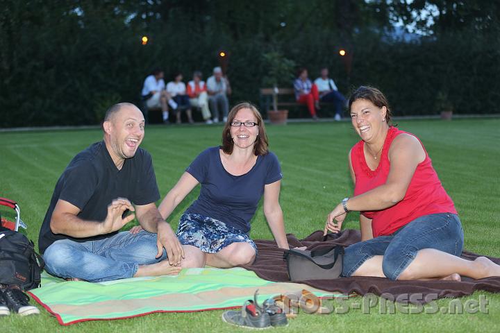 2012.08.02_20.42.23.jpg - Sogar die gepflegten Rasenflächen waren für Picknicks freigegeben.