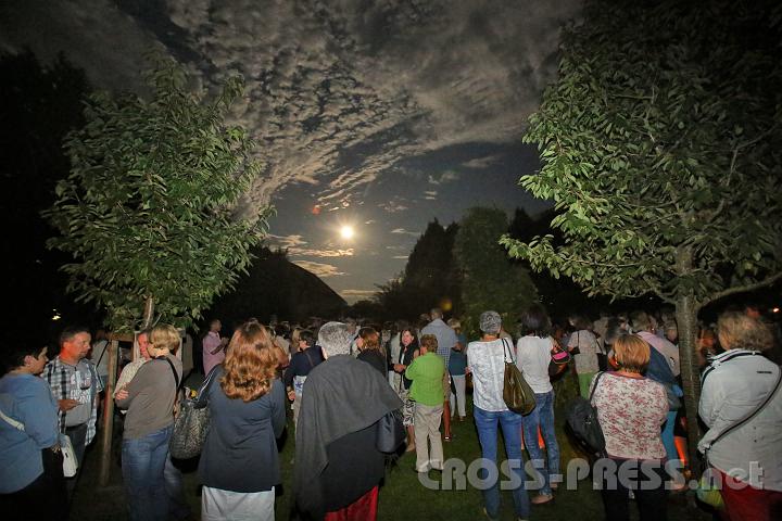 2012.08.02_22.12.53.jpg - Der "Stargast" des Abends war ja der (Voll-)Mond. Aller Augen waren auf ihn gerichtet.  :)