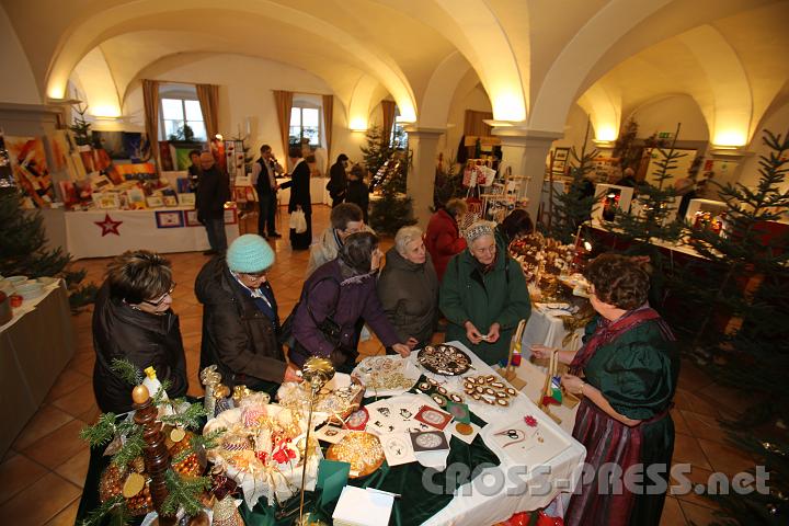 2012.12.14_15.27.37.jpg - Der Meierhof entstand im 18. Jahrhundert in den Jahren 1770 bis 1775. Dieser prächtige Saal mit dem wunderschönen Gewölbe war früher ein Stall.