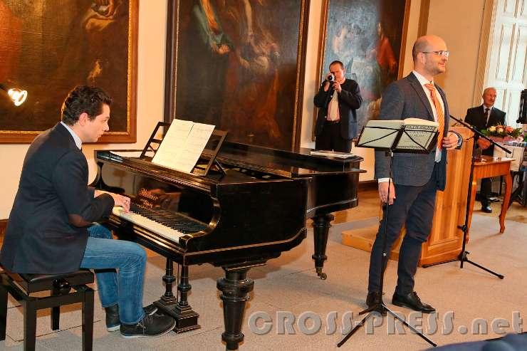 2017.01.13_15.01.54.jpg - Mag. Helmut Schaumberger am Klavier und Mag. Michael Wagner interpretieren Franz Schuberts "An die Musik".