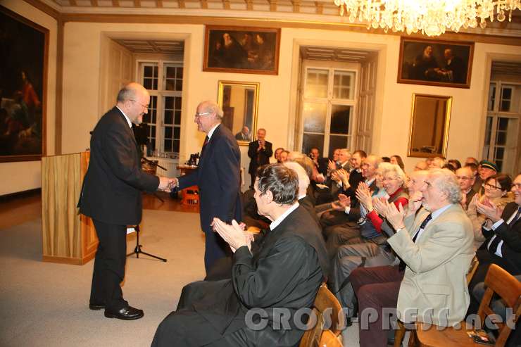 2017.01.13_17.49.32.jpg - Gratulation durch Direktor Dr. Josef Wagner