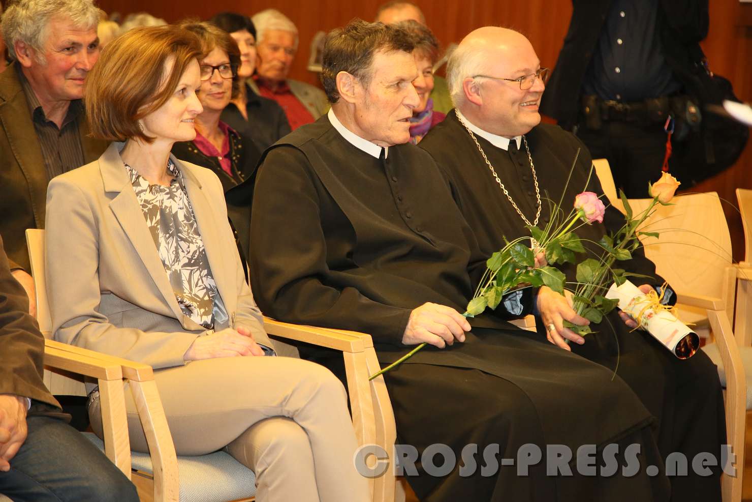 2017.05.04_21.01.55.jpg - Bezirkshauptfrau Mag. iur. Martina Gerersdorfer, Altabt Berthold Heigl, Abt Petrus Pilsinger.