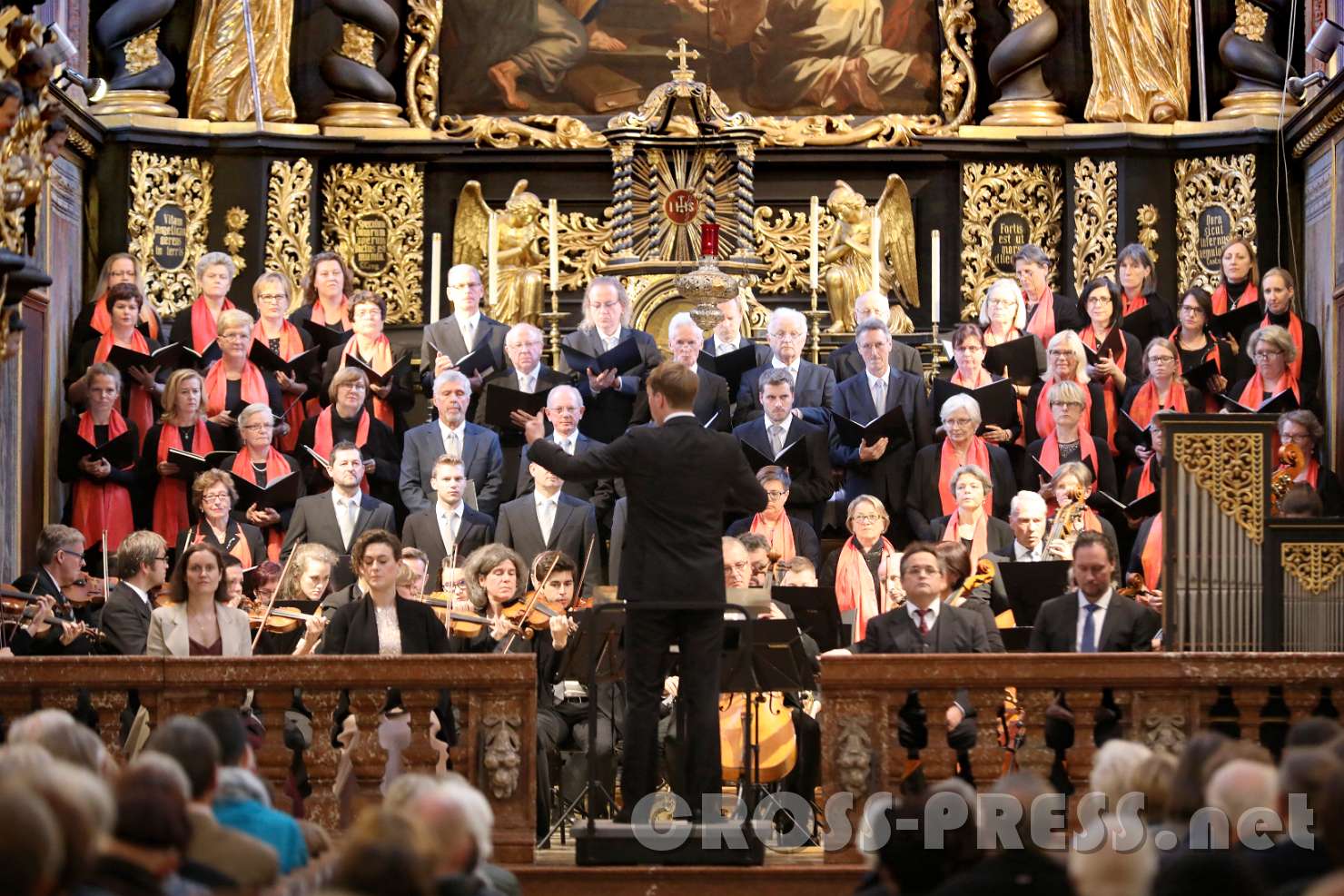 2017.10.15_16.07.51_01.jpg - Das Waidhofner Kammerorchester und die Cantores Dei Allhartsberg führten in der Stiftskirche Seitenstetten unter der Leitung von Felix Hornbachner die Ratswahlkantate von Bach und die Nelsonmesse von Haydn auf.