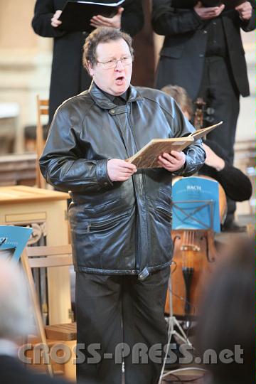 2011.04.10_17.29.29.jpg - Dariusz Niemirowicz singt den Jesus.