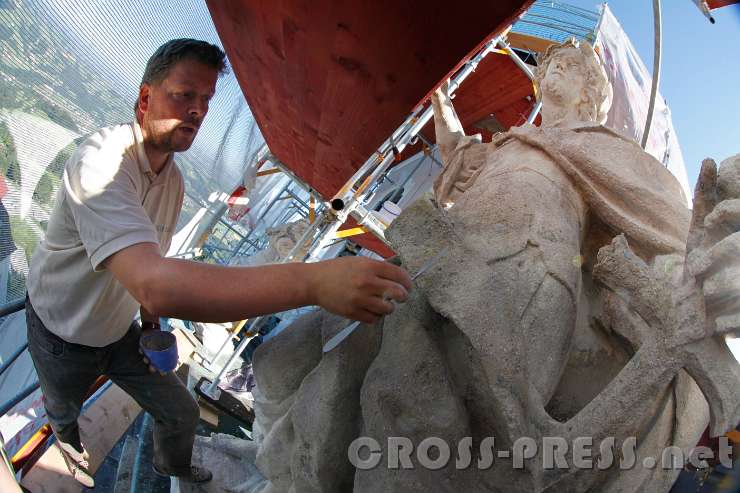 2016.08.08_09.18.46.JPG - Statue des hl. Petrus wird restauriert.