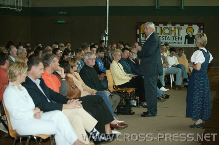 05.06.12_109 BM gab in seinem Vorwort anllich des Vatertages keinen Lob fr die Mnner, 'da dieses als frauenfeindlich miinterpretiert werden kann'.