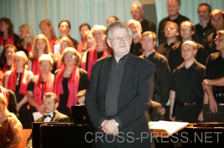 06.06.11_142 Anton Steingruber, Leiter des 'Cantus Hilaris', diesmal als Bariton in einer Sngerrolle. Er kndigte seine musikalische 