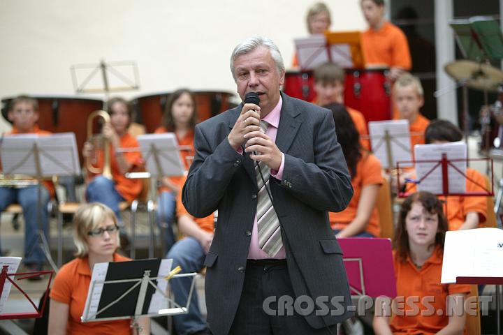 2008.06.08_10.12.36.JPG - LAbg. Mag. Johann Heuras erffnet das Musikschulprojekt "Musik im Ort".