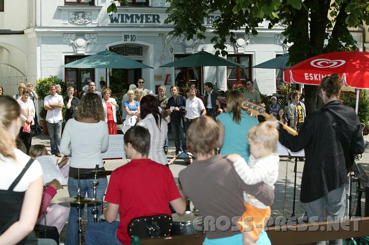 2008.06.08_11.47.07.JPG - Jazzband mit Fangemeinde.