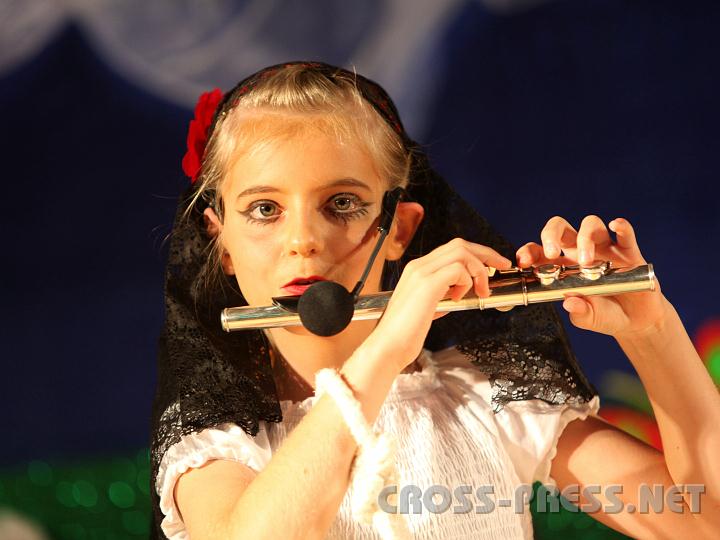 2010.06.26_19.54.26.jpg - Lucia Kern spielt die Spanierin Maria, die vom Gnom gefangen gehalten wurde. sie fand nmlich die gestohlene Silberflte in seiner Hhle.