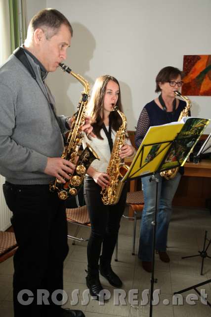 2016.03.05_15.49.47.jpg - Erlesene Musikuntermalung durch das Saxophontrio.