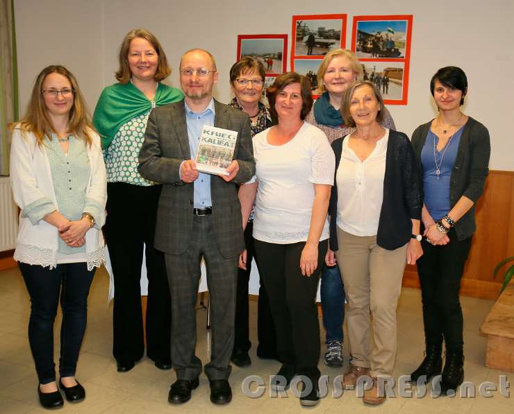 2017.04.07_21.12.20.jpg - Ein Teil des Bibliotheksteams, von dem die Veranstaltung organisiert wurde.