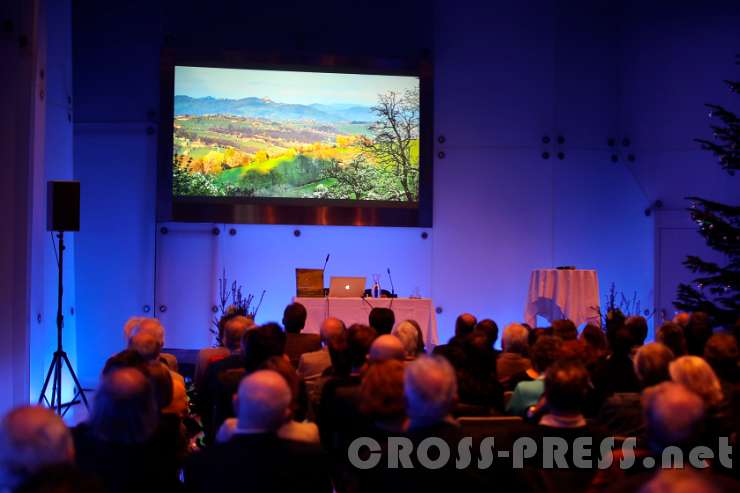 2016.12.12_19.57.08.JPG - Animierte Präsentation der Fotos aus dem neuen Bildband - sehr stimmig mit Musik von Edvard Grieg untermalt ("Morgenstimmung" aus der Peer Gynt-Suite).