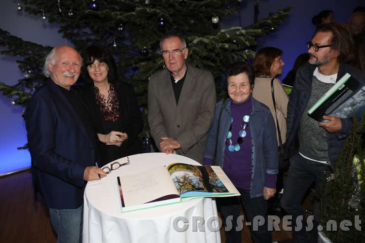 2016.12.12_21.07.33.JPG - Mostviertel-Fans in fröhlicher Runde.